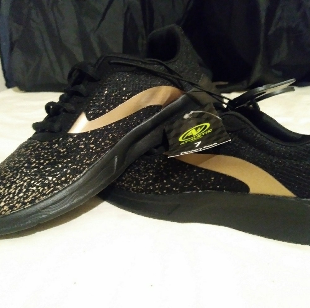 Black & gold brand new tennis shoes